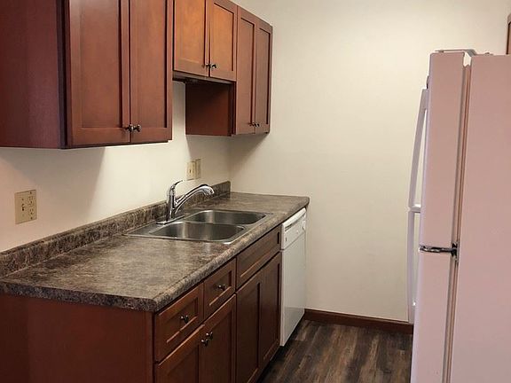 4th image of 400 Browns Ct #5028545