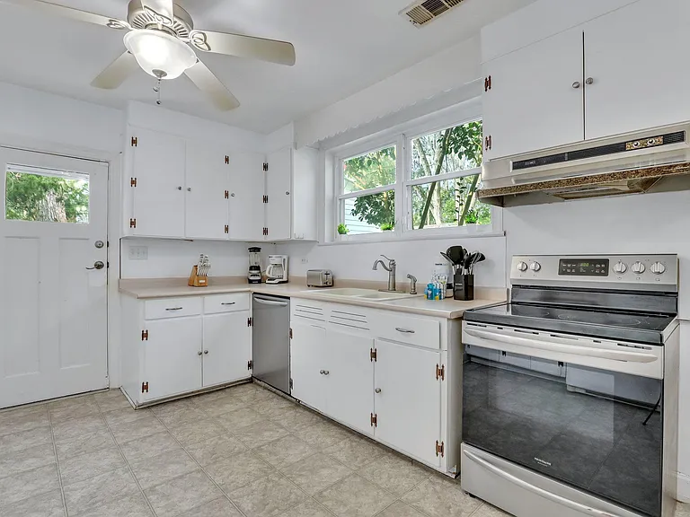 311 Kinzie Ave — Photo 4
