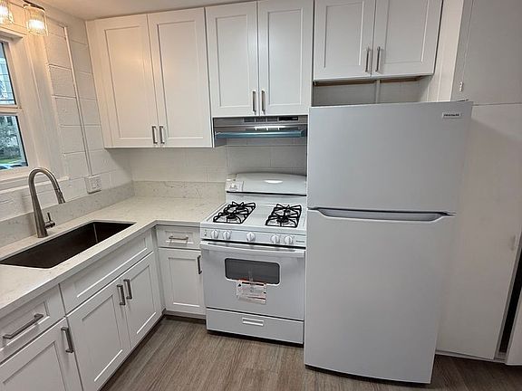 5th image of 2510 Date St #3967-G