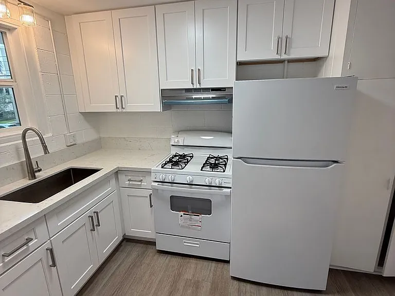 2510 Date St — Photo 2