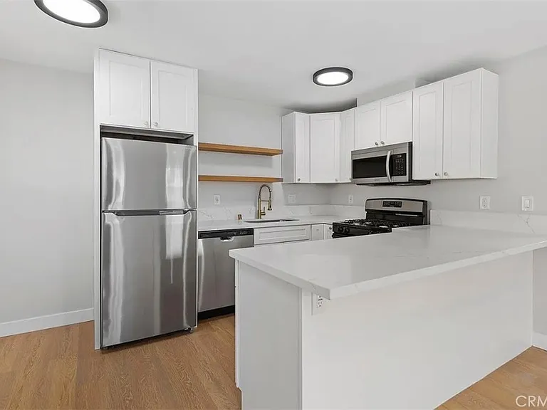1109 E 3rd #B — Photo 11