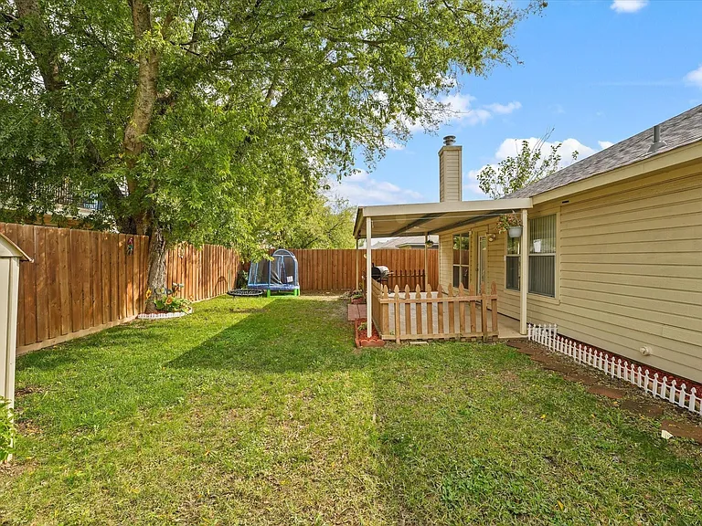 4702 Grovetree Ln — Photo 16