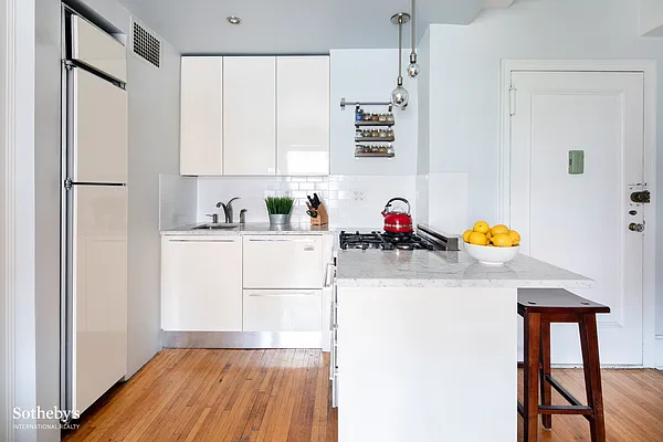 Sold by Sotheby's International Realty | media 9