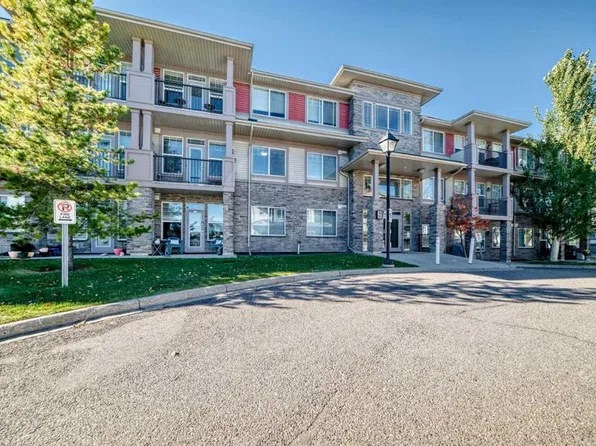 76 E Panatella Rd NW #106, Calgary, AB T3K 0V4