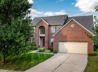 12735 Geist Cove Dr, Indianapolis, IN 46236