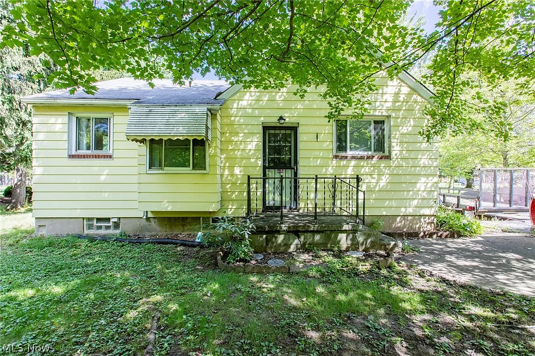 20715 Albion Rd photo 1