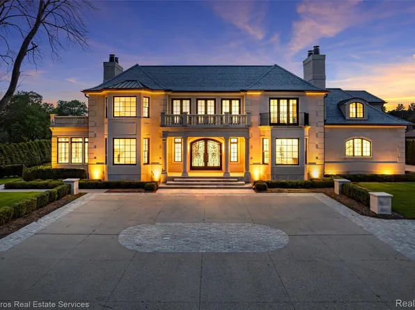 707 Lake Shore Rd, Grosse Pointe Shores, MI 48236