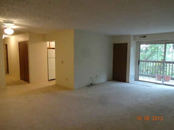 2nd image of 27069 Oakwood Cir APT 114W