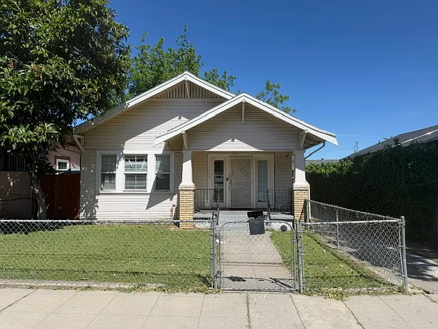 1446 S Aurora St — Photo 2
