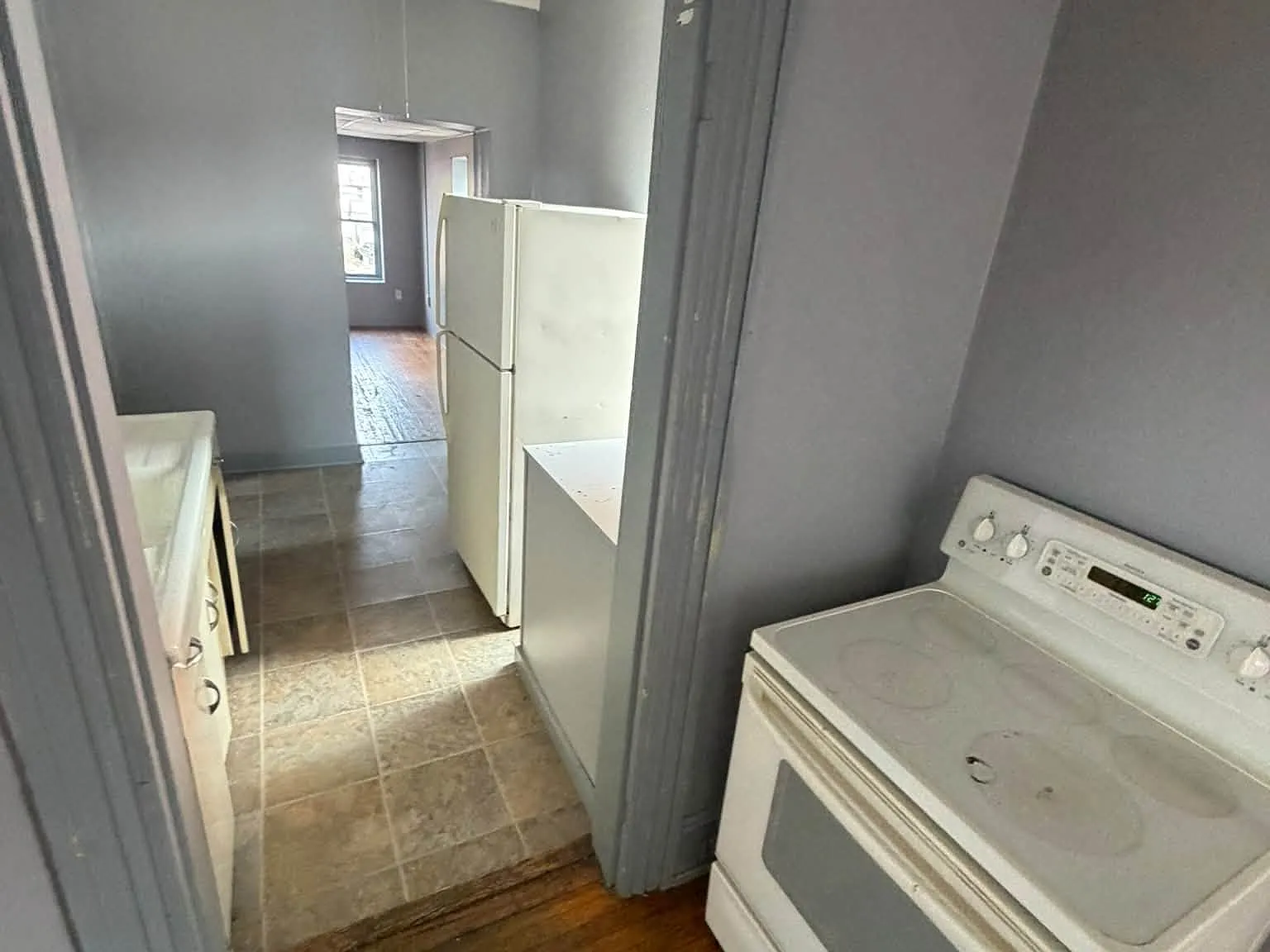 2 bed, $900 — Photo 2