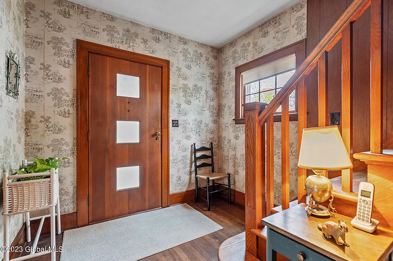 4th image of 6 Maplewood Court