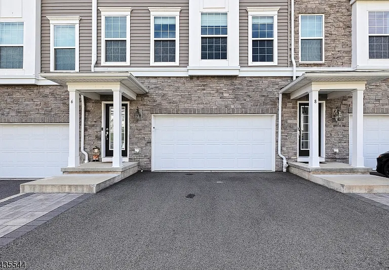 6 Martin Pl — Photo 4