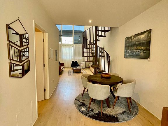 4th image of 915 Olive St #206