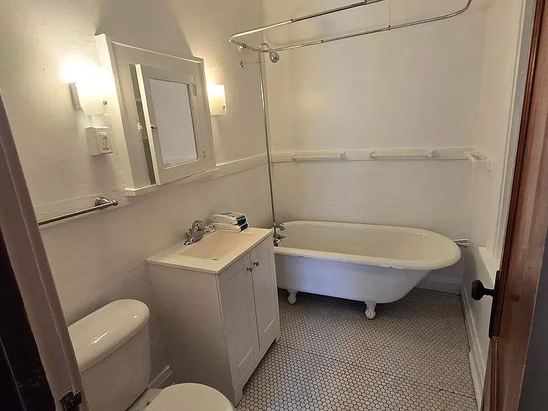 1 bed, 1.0 bath, 700 sqft, $1,095 — Photo 19