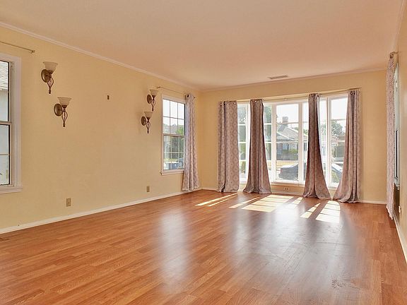 5th image of 3865 Somerset Dr
