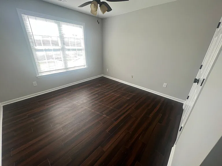 1970 Embassy Walk Ln — Photo 15