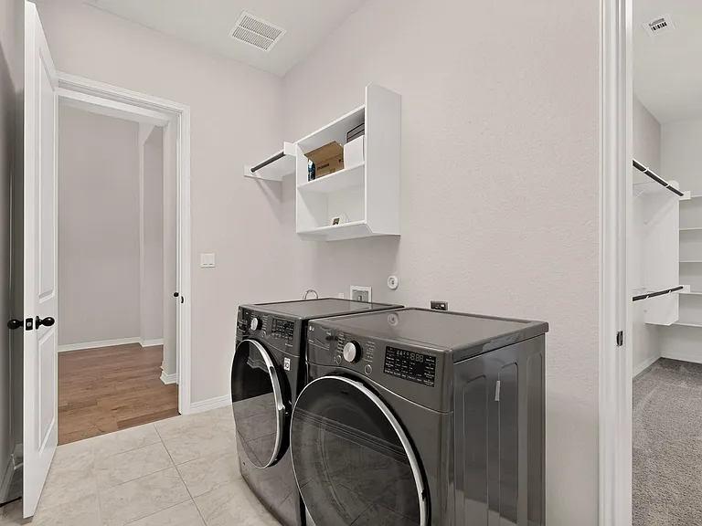 2433 La Mirada St — Photo 12