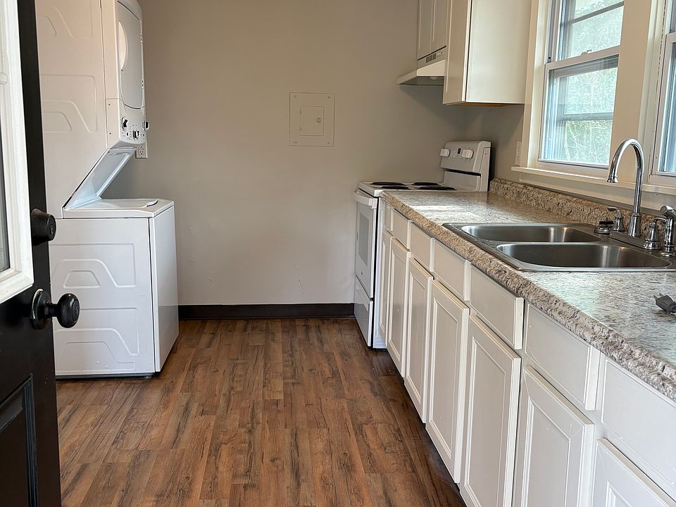 Kitchen: newly painted and will be getting a new backsplash
Stove is fairly new as are the washer and dryer