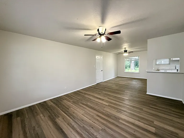 525 Cottonwood St — Photo 7