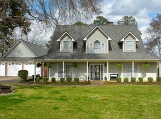 355 Honeysuckle Ln, Longview, TX 75605