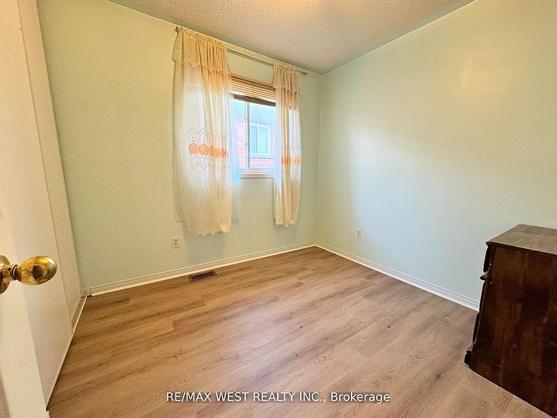 Brampton House for rent - 4 Bedrooms — photo 27