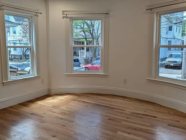56 Bakersfield — Photo 12