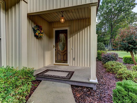 2nd image of 703 Woodsway Ct