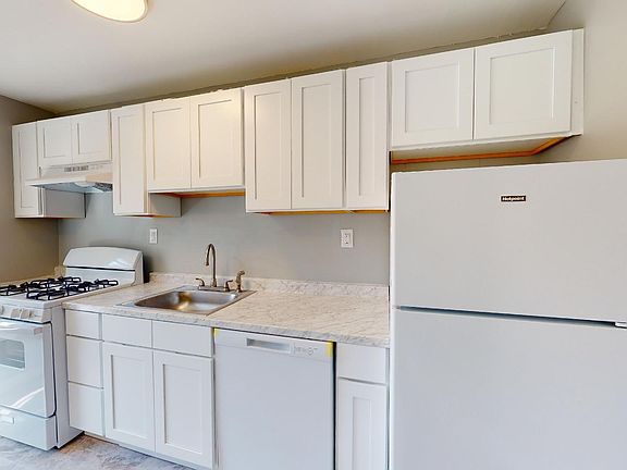 2nd image of 1 Garden Ln #41575240