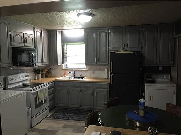 3rd image of 401 Phillip St