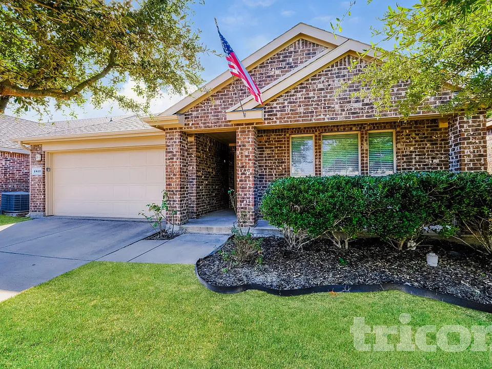 1812 Fairbanks Dr