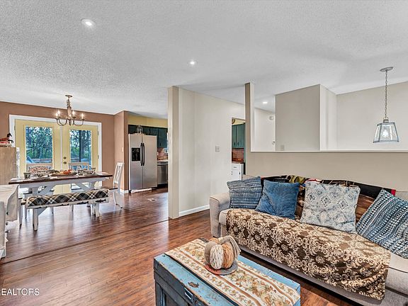 3rd image of 370 Sky Valley Cir