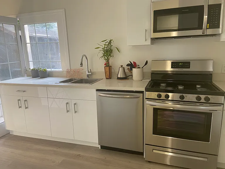 476 Arleta Ave #B — Photo 7