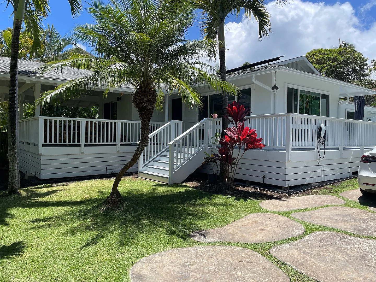 Newly Updated - Fully Furnished Lanikai Beach Oasis 3BR/2BA Home — Photo 1