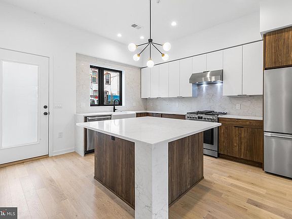 3rd image of 265 Delmar St #B