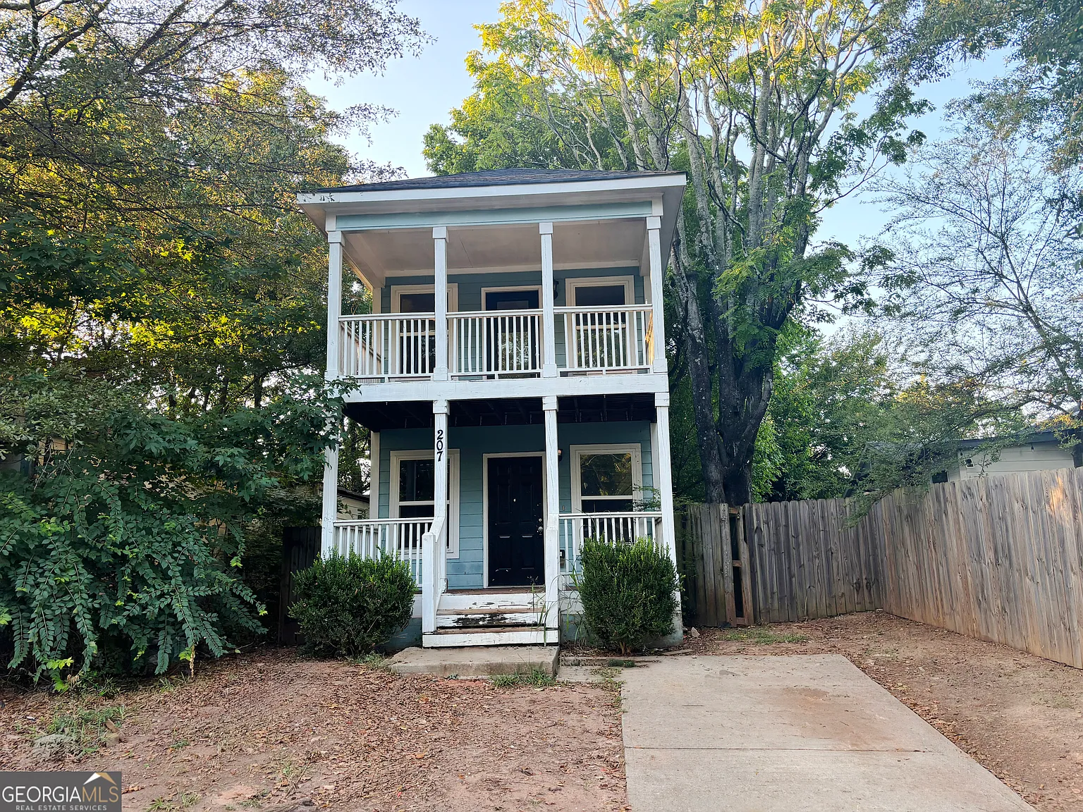 207 Fletcher St SW photo 1