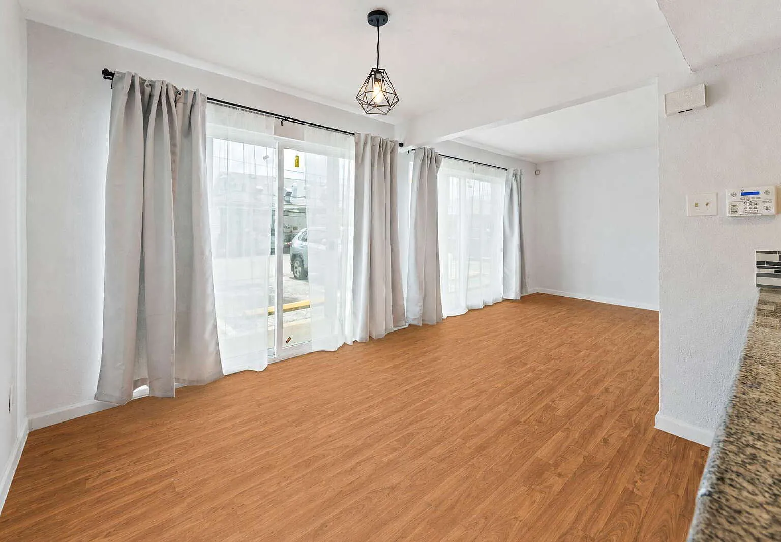 1 bed, 1.0 bath, 661 sqft, $995 — Photo 3