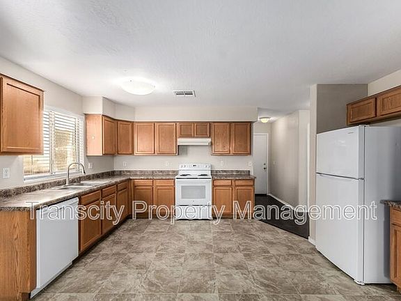 4th image of 41207 N Cambria Dr