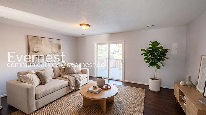 3 bed, 1.5 bath, 1800 sqft, $2,995 — Photo 2