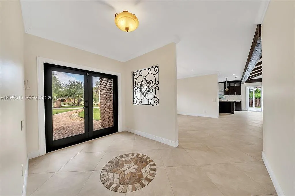 4 bed, 3.0 bath, 2882 sqft, $8,500 — Photo 4