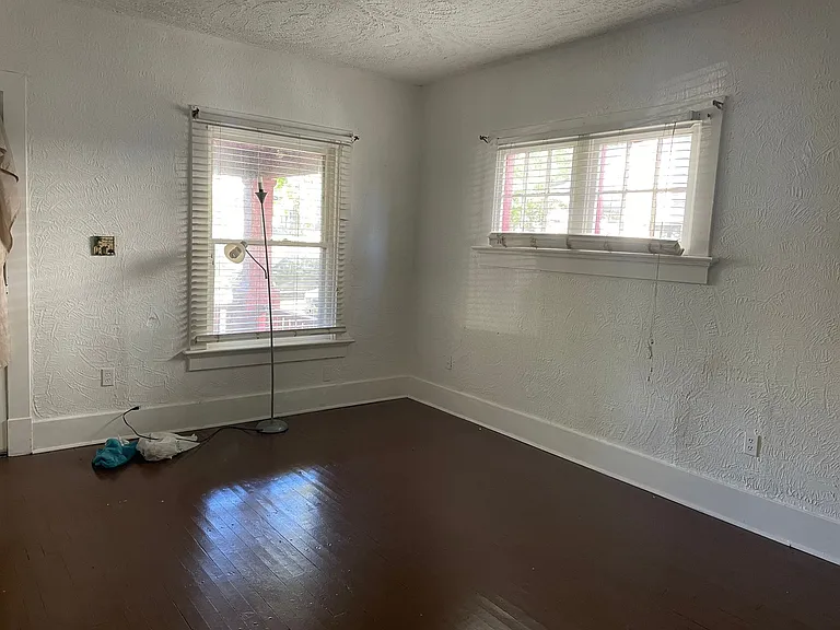 614 Grafton Ave — Photo 2