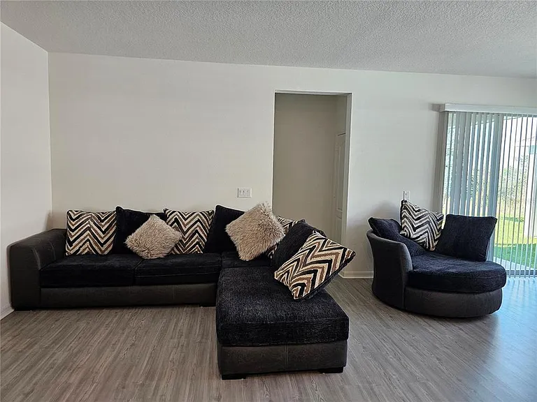 2927 Sanctuary Dr — Photo 15
