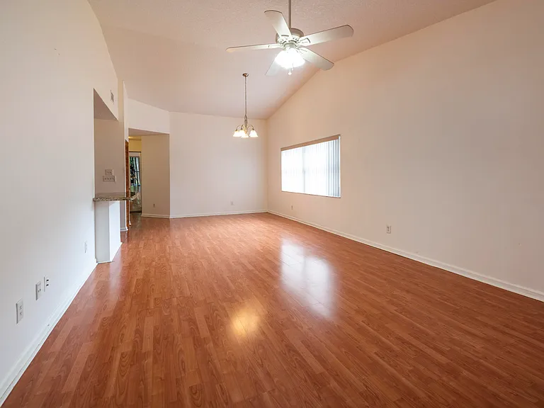 9641 Riverside Dr #F1 — Photo 17