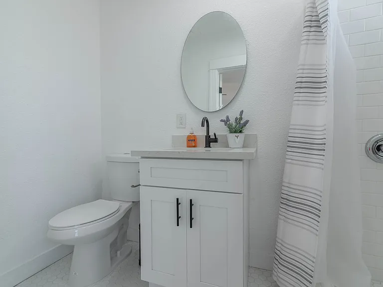 7319 S Hobart Blvd — Photo 30
