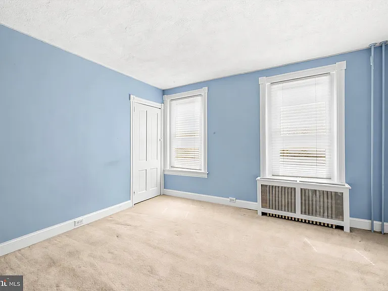 712 E Hector St — Photo 18