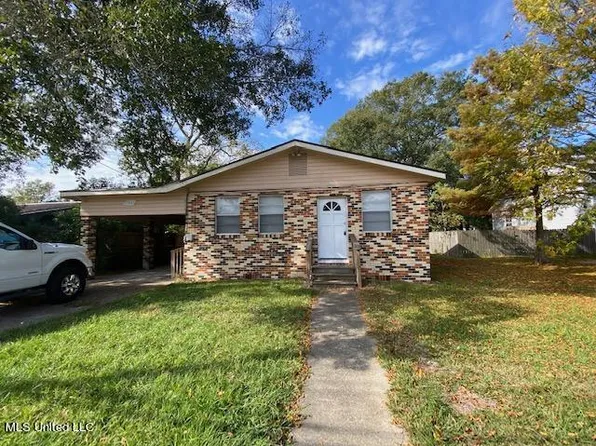 2011 14th St, Pascagoula, MS 39567