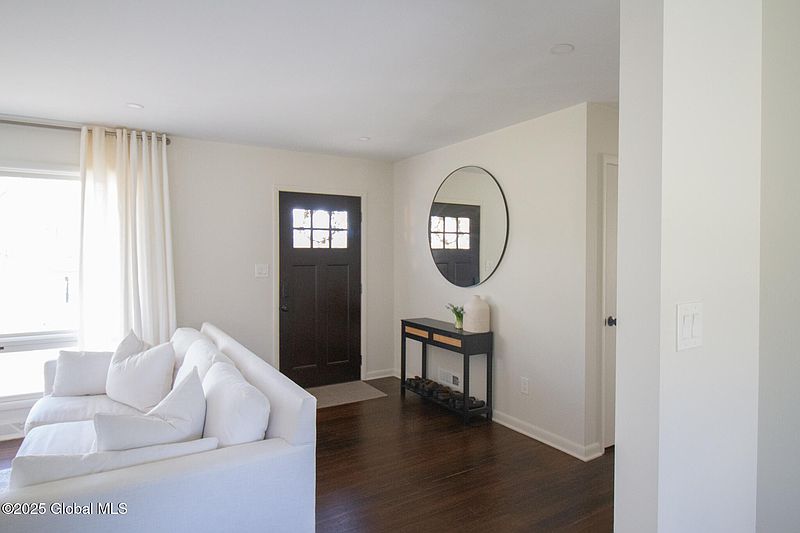 3rd image of 7 Pleasant View Drive