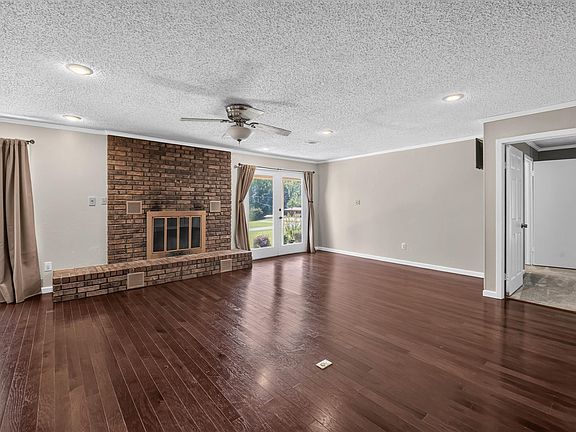 3rd image of 2720 Mimosa Ave