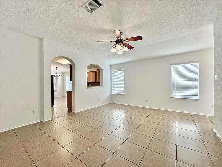 1015 Aiken Dr — Photo 5