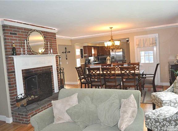 4th image of 9 Normandie Ln
