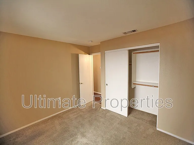 8570 W Rue De Lamour — Photo 16